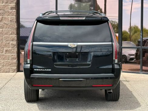 Used 2018 Cadillac Escalade ESV Platinum AWD/4WD image 9