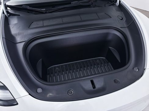 Used 2022 Tesla Model Y Long Range image 11