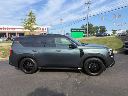 Used 2025 Nissan Armada PRO-4X w/ Pro-4X Premium Package AWD/4WD image 18