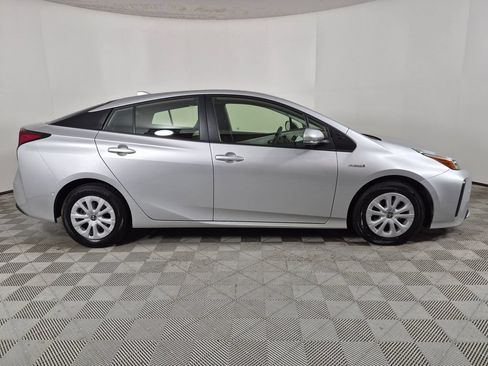 Used 2022 Toyota Prius LE FWD image 2