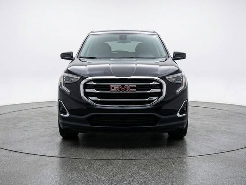 Used 2024 GMC Terrain SLE image 2