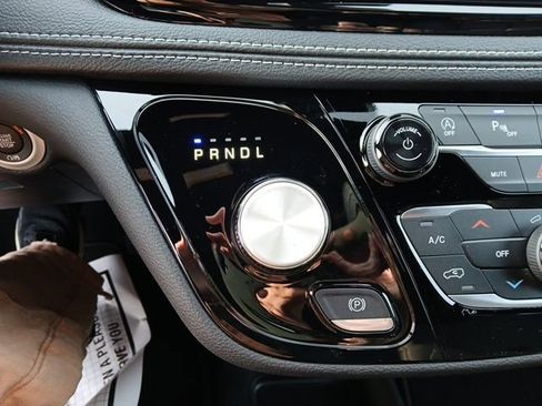 New 2026 Chrysler Pacifica Select image 26