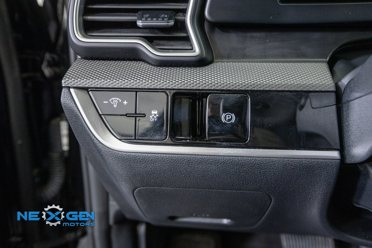 Used 2025 Kia Sportage LX FWD image 14