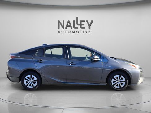 Used 2018 Toyota Prius Four image 6