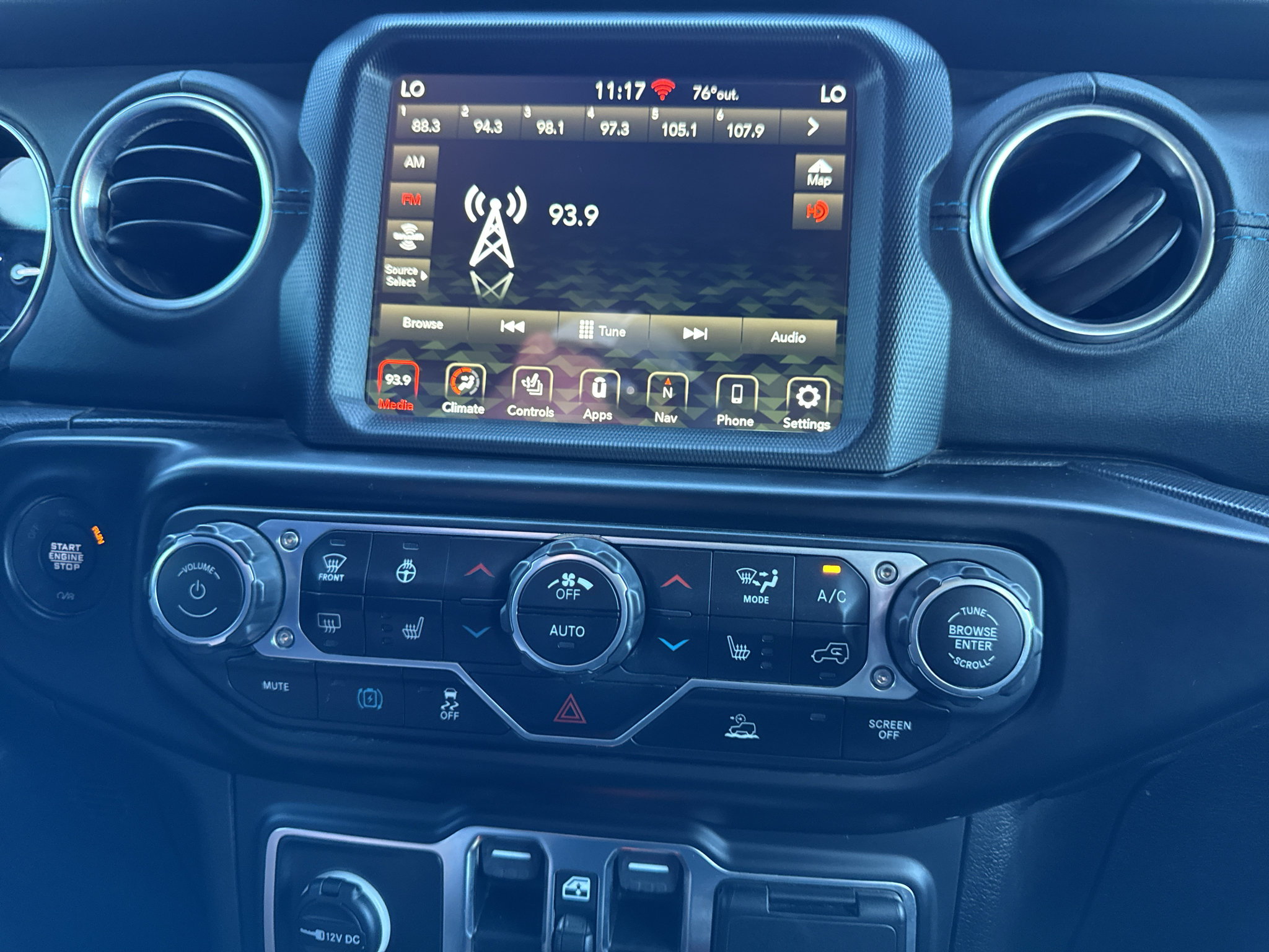 Used 2021 Jeep Wrangler Unlimited Rubicon 4xe w/ Cold Weather Group AWD/4WD image 16