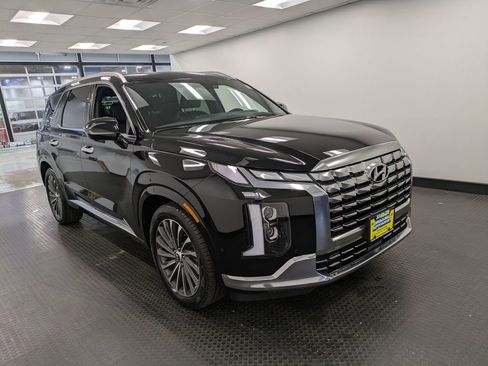 Used 2023 Hyundai Palisade Calligraphy w/ Cargo Package AWD/4WD image 3