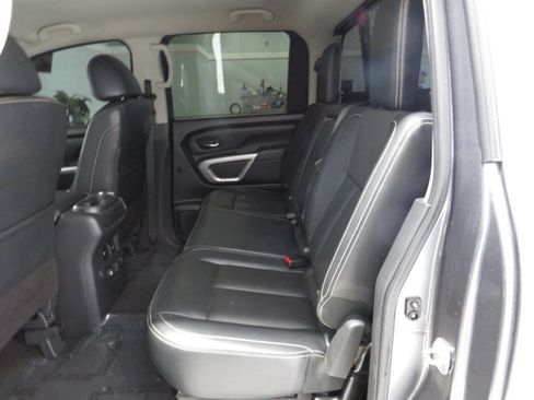 Used 2019 Nissan Titan PRO-4X w/ Pro-4x Convenience Package AWD/4WD image 12