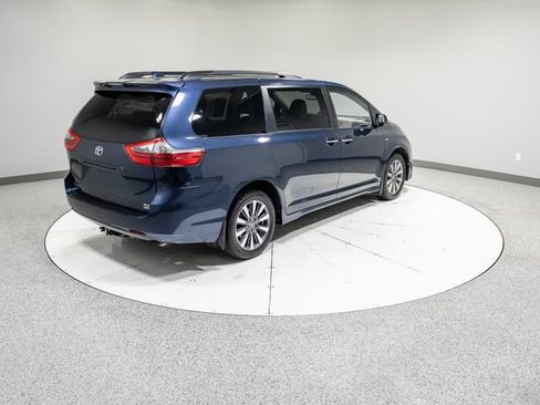 Used 2020 Toyota Sienna XLE AWD/4WD image 35