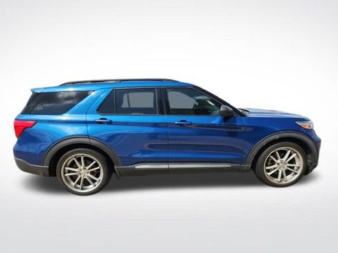 Used 2020 Ford Explorer XLT w/ Equipment Group 202A AWD/4WD image 9