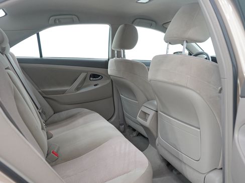 Used 2010 Toyota Camry LE image 12