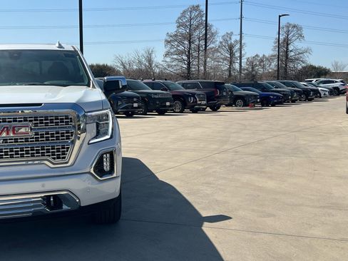 Used 2022 GMC Sierra 1500 Denali w/ Denali Premium Package image 3