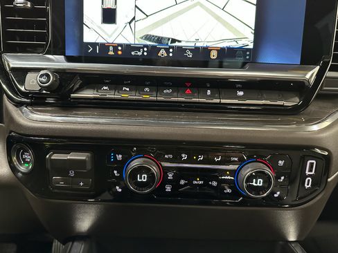 Certified 2024 Chevrolet Silverado 1500 LTZ w/ LTZ Premium Package AWD/4WD image 40