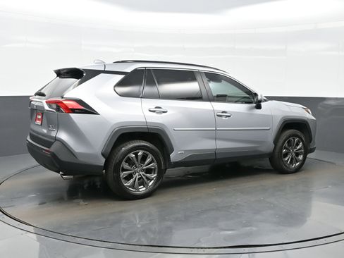 Used 2022 Toyota RAV4 XLE Premium AWD/4WD image 6