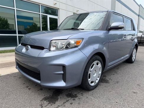 Used 2011 Scion xB FWD image 2