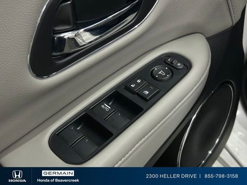 Used 2020 Honda HR-V Touring image 18