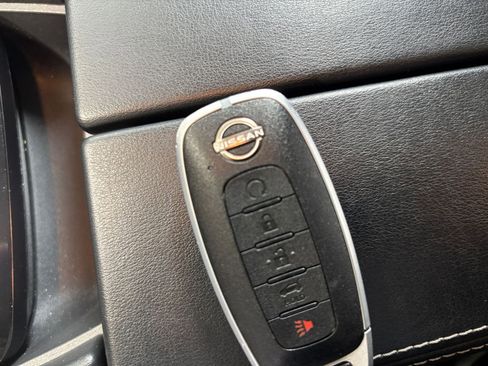 Used 2025 Nissan Rogue SV FWD image 27