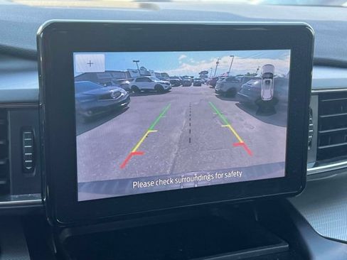 Used 2020 Ford Explorer XLT w/ Equipment Group 202A AWD/4WD image 40