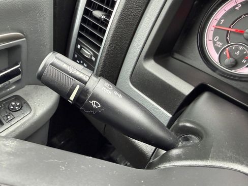 Used 2020 RAM 1500 Classic SLT image 31