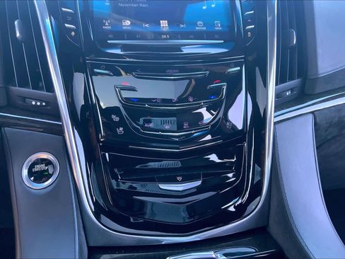 Used 2016 Cadillac Escalade Platinum AWD/4WD image 32