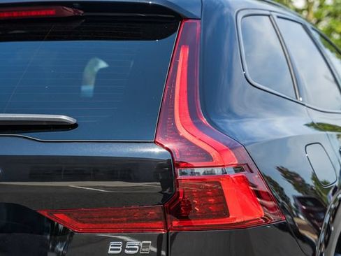 New 2027 Volvo XC60 B5 Plus AWD/4WD image 7