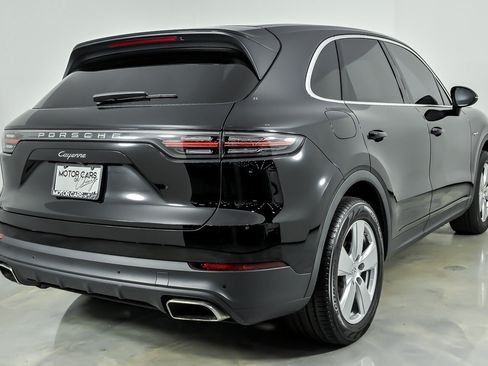 Used 2023 Porsche Cayenne AWD/4WD image 10