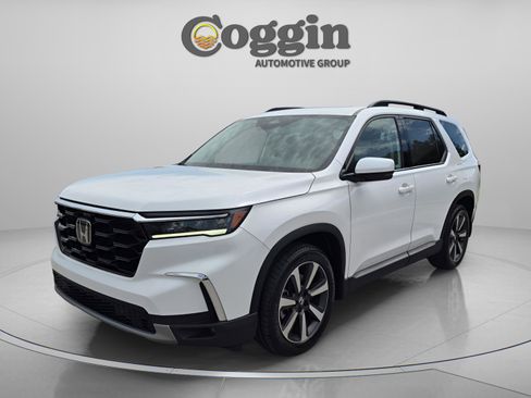 Certified 2024 Honda Pilot Touring image 1