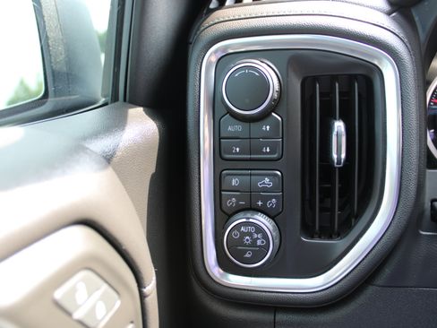 Used 2019 Chevrolet Silverado 1500 High Country w/ Technology Package AWD/4WD image 20