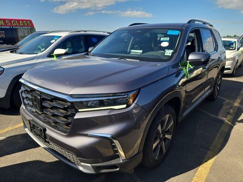 Used 2025 Honda Pilot Touring image 5