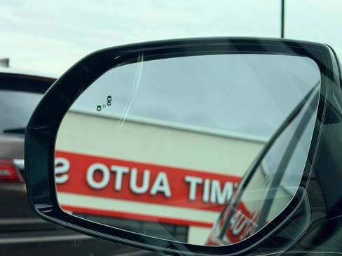 Used 2017 Hyundai Santa Fe Limited image 18