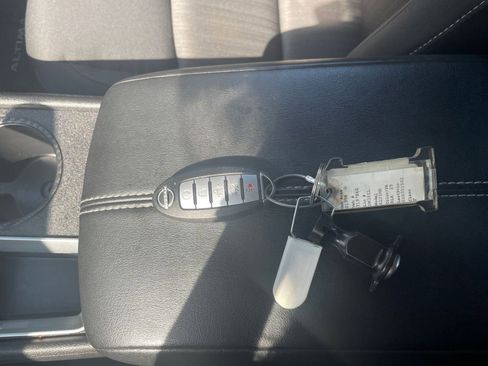 Used 2025 Nissan Altima 2.5 SV image 21