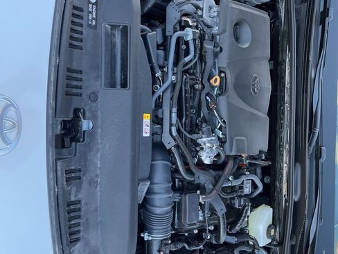 Used 2025 Toyota Camry XLE image 9