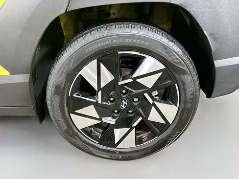 Used 2024 Hyundai Kona SEL FWD image 28