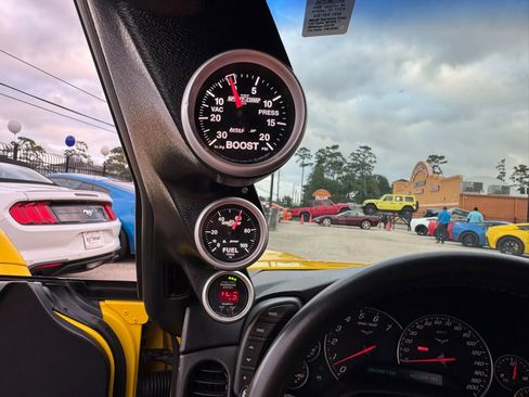 Used 2006 Chevrolet Corvette Coupe w/ Preferred Equipment Group RWD image 21