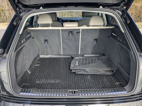 Used 2024 Audi Q8 e-tron Premium Plus w/ Premium Plus Package image 28