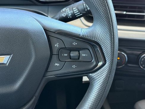 Used 2025 Chevrolet Trax LS FWD image 34