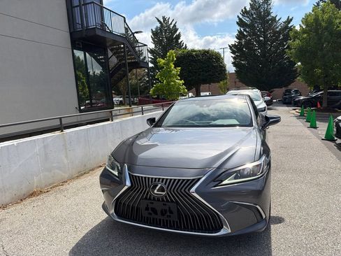 Used 2020 Lexus ES 350 w/ Premium Package FWD image 2