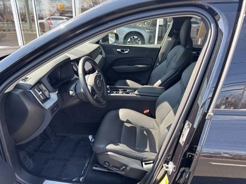 Certified 2025 Volvo XC60 B5 Plus AWD/4WD image 19