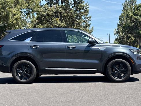 Used 2023 Kia Sorento LX AWD/4WD image 3