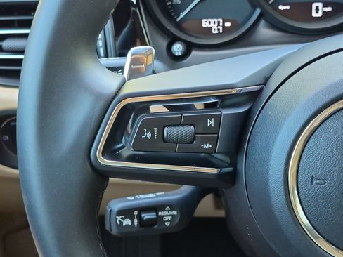 Certified 2026 Porsche Macan AWD/4WD image 8
