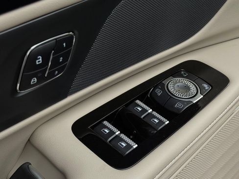 Used 2024 Lincoln Nautilus Reserve AWD/4WD image 11