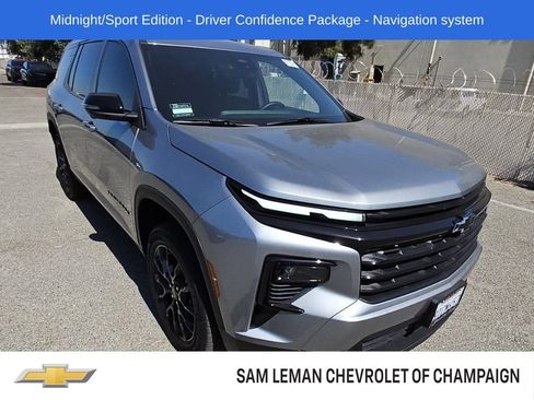 Used 2025 Chevrolet Traverse LT w/ Midnight/Sport Edition FWD image 1