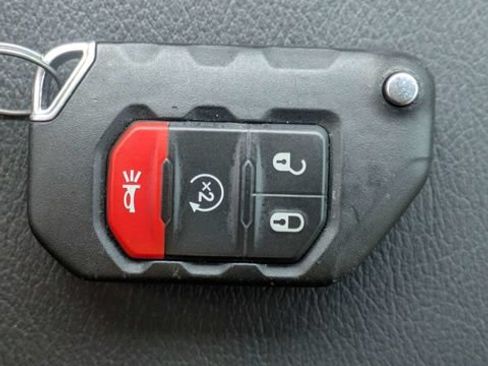 Used 2022 Jeep Wrangler Unlimited Sahara w/ Cold Weather Group AWD/4WD image 34