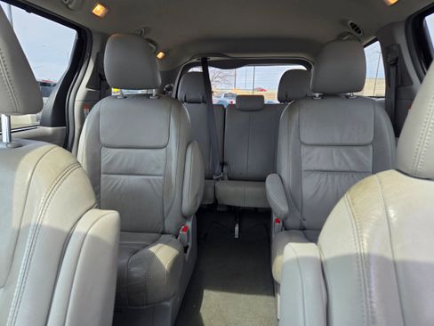 Used 2016 Toyota Sienna XLE w/ XLE Navigation Package image 8