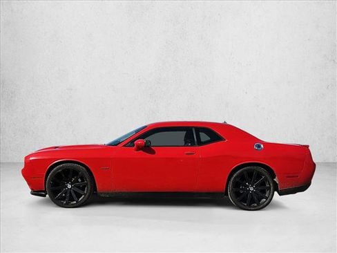 Used 2017 Dodge Challenger R/T image 9