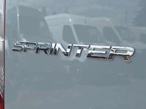 Used 2025 Mercedes-Benz Sprinter 2500 image 18