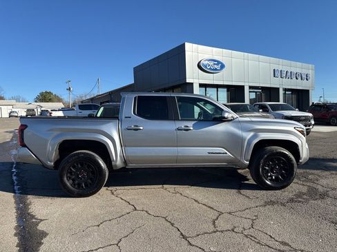 Used 2025 Toyota Tacoma SR5 image 22