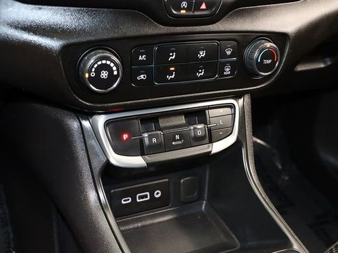 Certified 2024 GMC Terrain SLE image 19