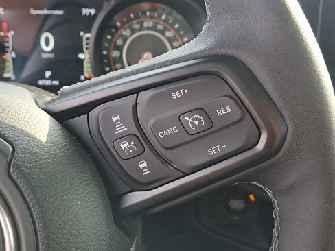 Used 2025 Jeep Gladiator Sport AWD/4WD image 21
