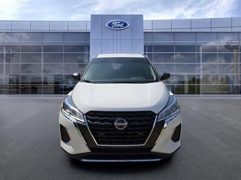 Used 2023 Nissan Kicks S FWD image 3