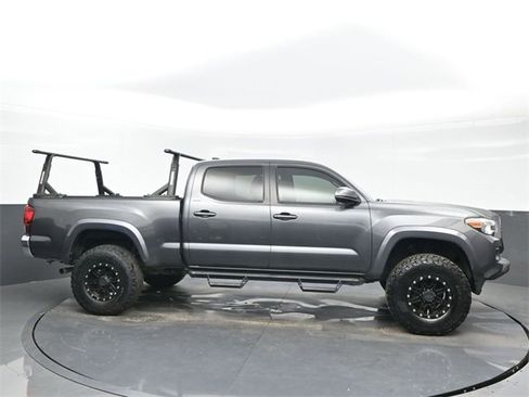 Used 2018 Toyota Tacoma SR5 image 7